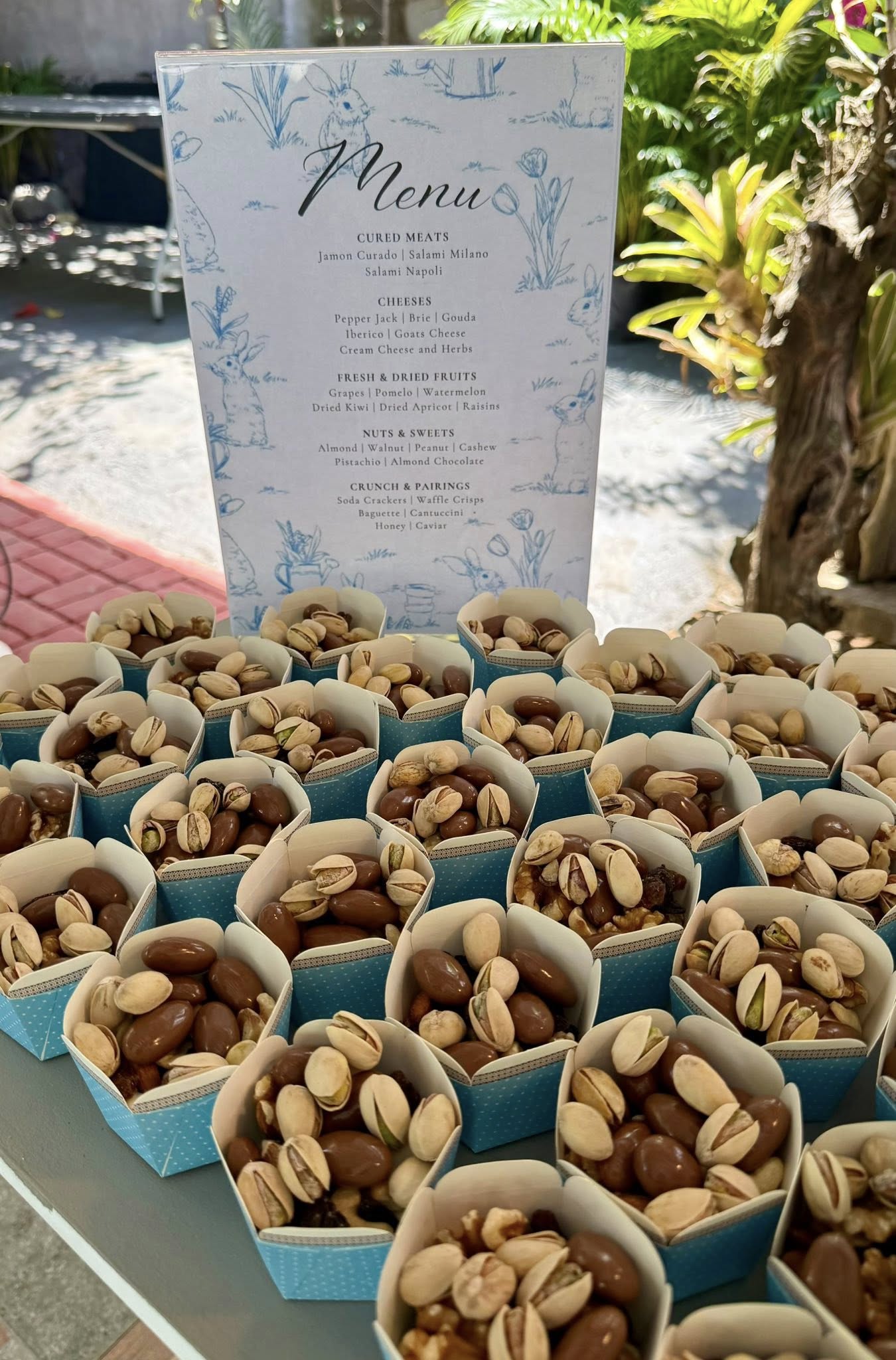 Valentine heart boxes with wine